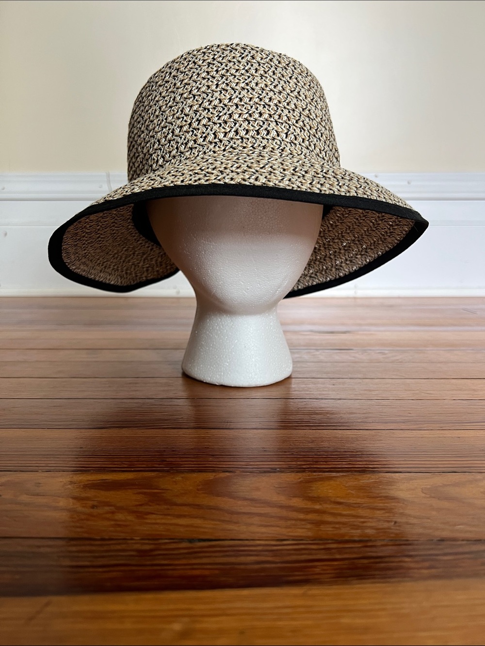 NINE WEST Woven Straw Sun Hat Beige Black Trim Bucket Cloche Beach OS